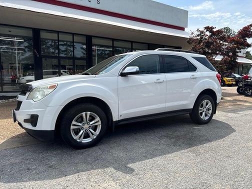 Summit White 2010 Chevrolet Equinox LT