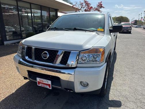 Glacier White 2015 Nissan Titan SV