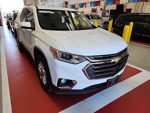 Summit White 2018 Chevrolet Traverse LT Cloth