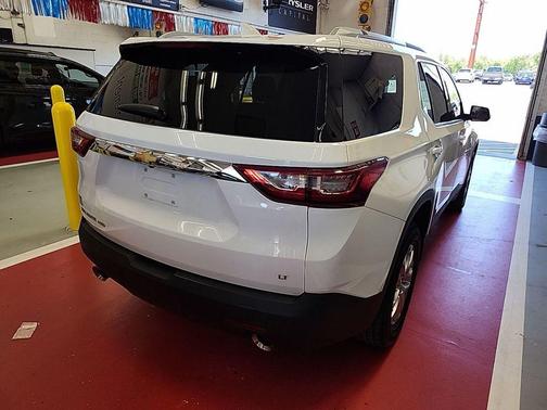 Summit White 2018 Chevrolet Traverse LT Cloth