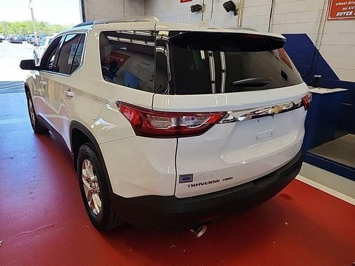 Summit White 2018 Chevrolet Traverse LT Cloth