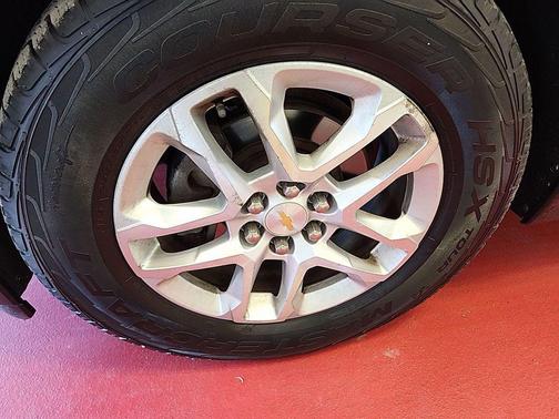 Summit White 2018 Chevrolet Traverse LT Cloth