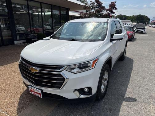 Summit White 2018 Chevrolet Traverse LT Cloth