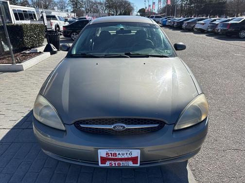 2002 Ford Taurus SE
