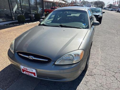 2002 Ford Taurus SE