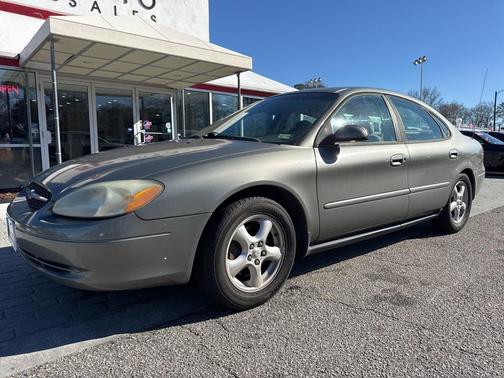 2002 Ford Taurus SE