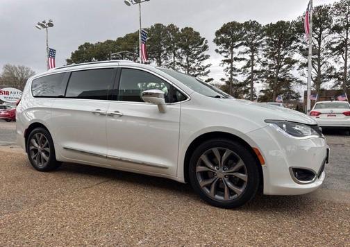 Bright White Clearcoat 2018 Chrysler Pacifica Limited