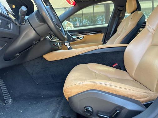 Luminous Sand Metallic 2018 Volvo S90 T5 Momentum