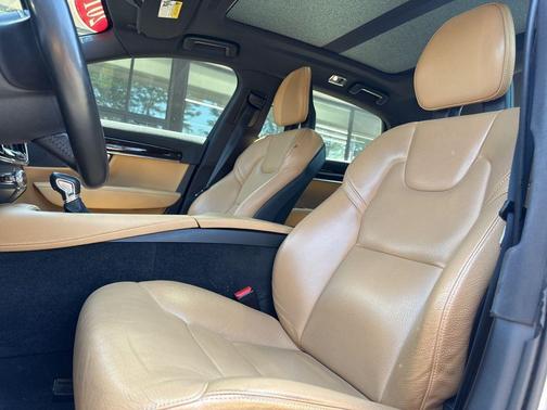 Luminous Sand Metallic 2018 Volvo S90 T5 Momentum