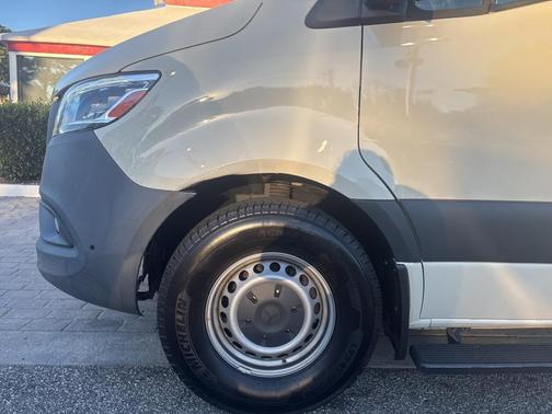 2022 Mercedes-Benz Sprinter 2500 Standard Roof