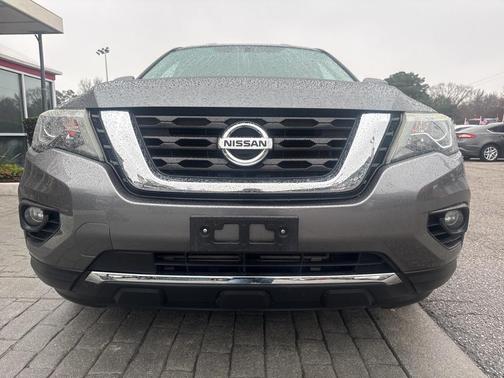 2018 Nissan Pathfinder SV
