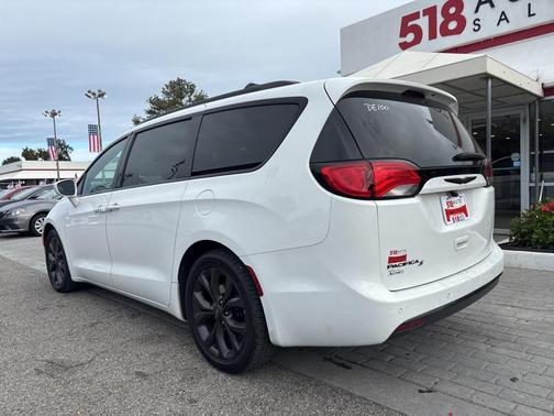 2018 Chrysler Pacifica Touring Plus