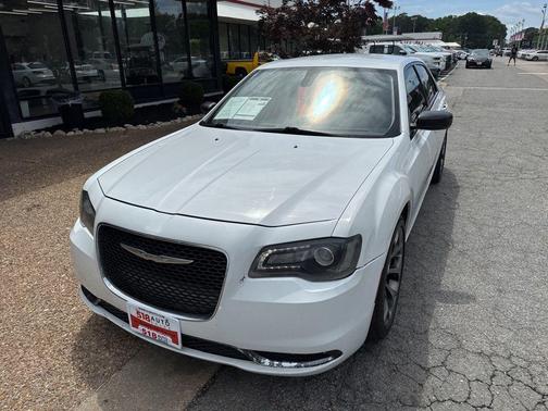 Bright White Clearcoat 2018 Chrysler 300 Touring