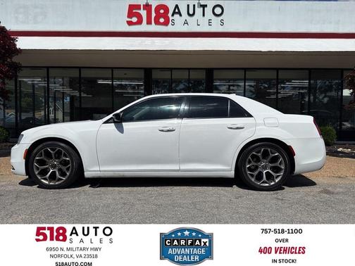 Bright White Clearcoat 2018 Chrysler 300 Touring