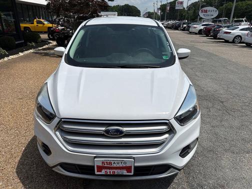 Oxford White 2019 Ford Escape SE