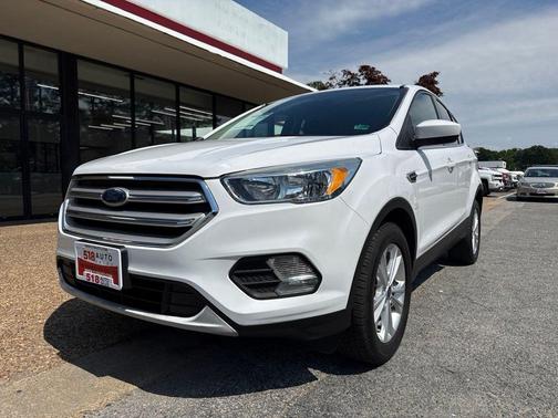 Oxford White 2019 Ford Escape SE
