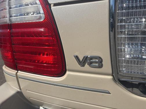2005 Lexus LX 470 Base