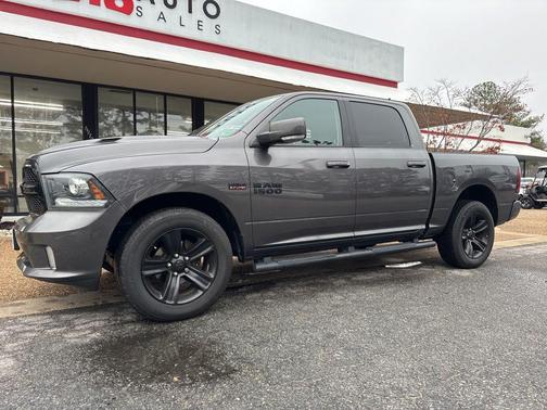 2017 RAM 1500 Night Crew Cab 4x4 5'7' Box