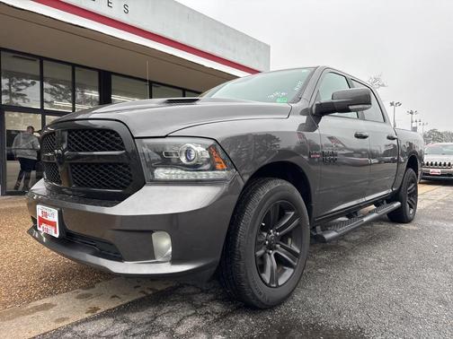 2017 RAM 1500 Night Crew Cab 4x4 5'7' Box