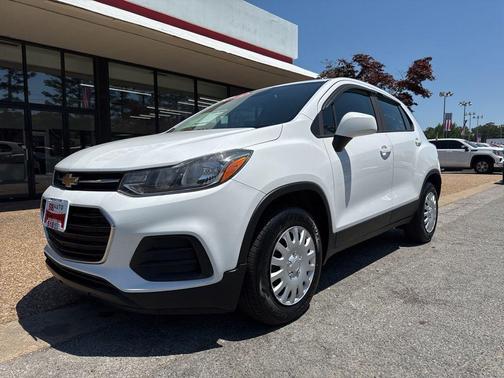 Summit White 2017 Chevrolet Trax LS