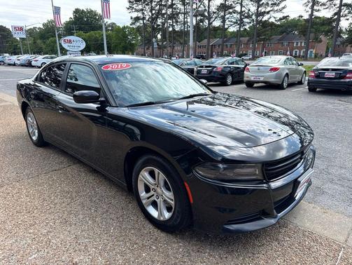 Pitch Black Clearcoat 2019 Dodge Charger SXT