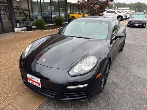 Jet Black Metallic 2015 Porsche Panamera 4