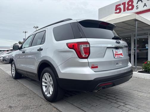 2017 Ford Explorer Base