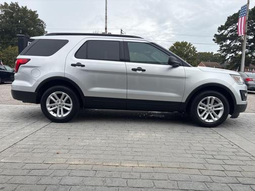2017 Ford Explorer Base