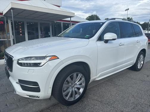2018 Volvo XC90 T6 Momentum