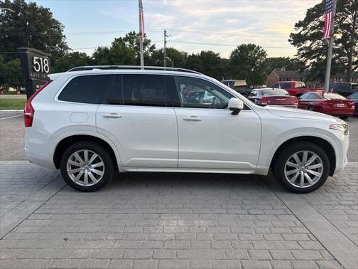 2018 Volvo XC90 T6 Momentum