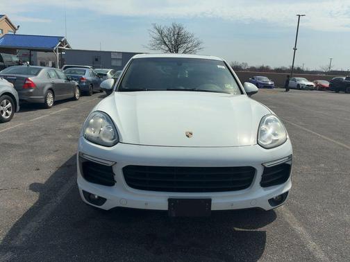 White 2016 Porsche Cayenne Cayenne