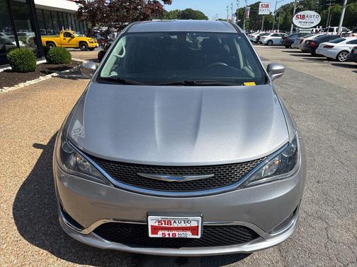 Billet Silver Metallic Clearcoat 2018 Chrysler Pacifica Touring Plus
