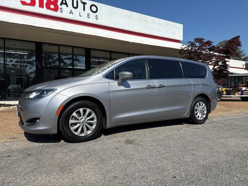 Billet Silver Metallic Clearcoat 2018 Chrysler Pacifica Touring Plus
