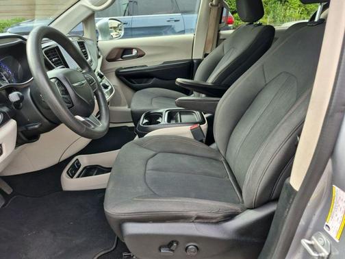 Billet Silver Metallic Clearcoat 2018 Chrysler Pacifica Touring Plus