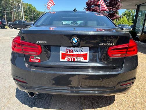 Black Sapphire Metallic 2016 BMW 320 i