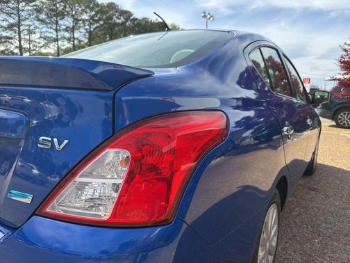Blue Metallic 2015 Nissan Versa 1.6 SV