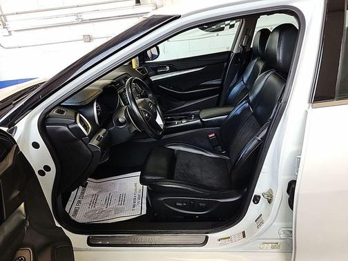 Pearl White 2016 Nissan Maxima 3.5 SR