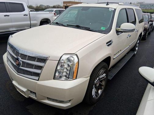 White Diamond Clearcoat 2013 Cadillac Escalade ESV Platinum Edition