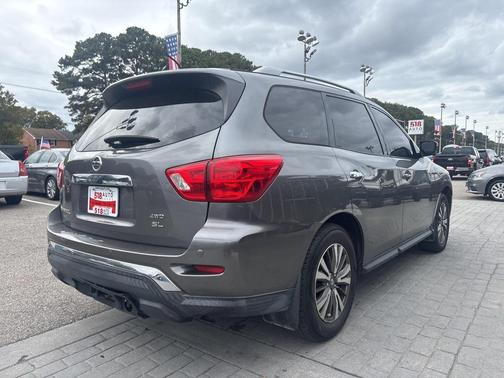 2017 Nissan Pathfinder SL