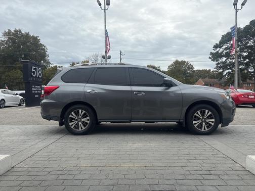 2017 Nissan Pathfinder SL