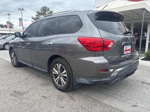 2017 Nissan Pathfinder SL