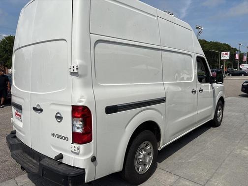 2021 Nissan NV Cargo NV3500 HD S V8