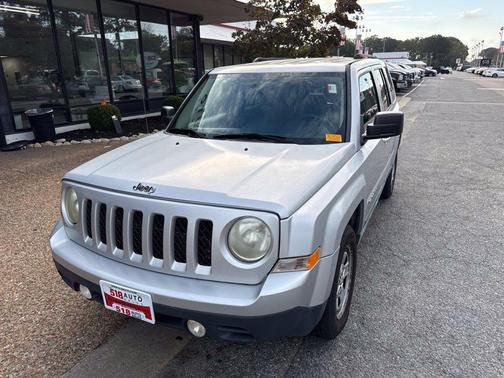 Bright Silver Metallic Clearcoat 2011 Jeep Patriot Sport