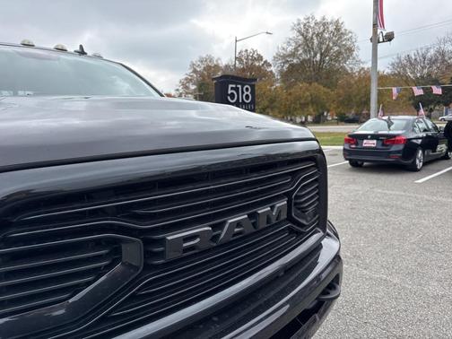 2018 RAM 3500 Laramie Crew Cab 4x4 6'4' Box