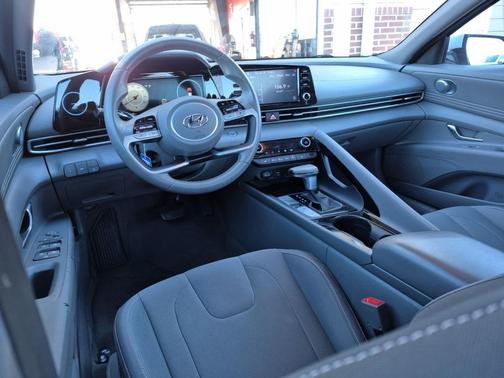 2021 Hyundai ELANTRA SEL