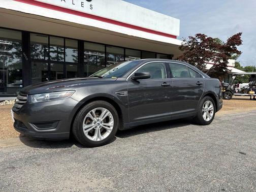 Magnetic 2017 Ford Taurus SE