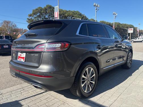 2019 Lincoln Nautilus Select