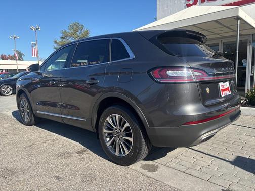 2019 Lincoln Nautilus Select