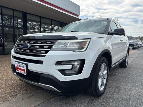 White Platinum Clearcoat Metallic 2016 Ford Explorer XLT