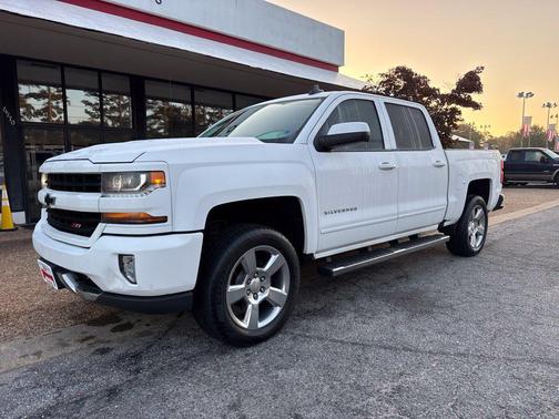Iridescent Pearl Tricoat 2018 Chevrolet Silverado 1500 2LT